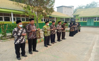 Hari Batik Nasional, PTK MIN 22 HSU Kenakan Seragam Batik