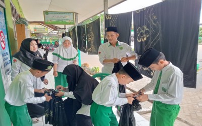 MIN 22 Hulu Sungai Utara Gelar Proyek Pembuatan Kain Sasirangan sebagai Bagian P5RA