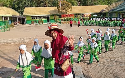 MIN 22 HSU Gelar Jalan Santai Sambut HUT RI ke-80